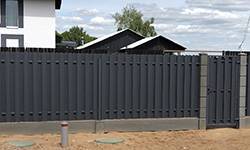 Забор из металлоштакетника