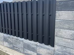 Заборы из бетонных / кирпичных блоков